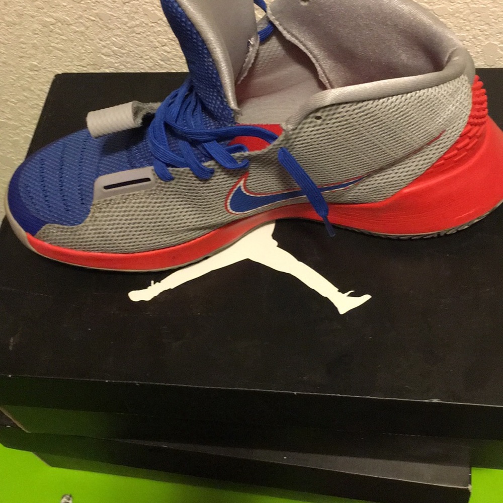 Nike - Picture 4 of 6